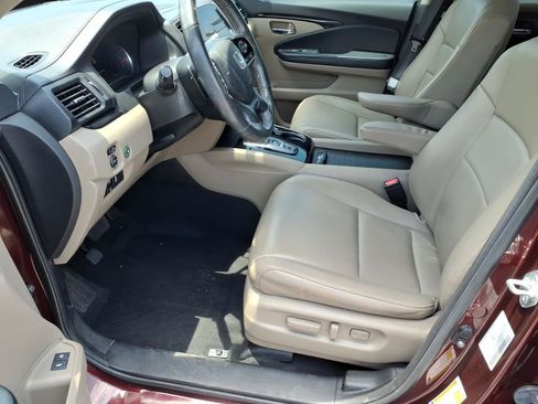 Used 2022 Honda Pilot Touring image 11