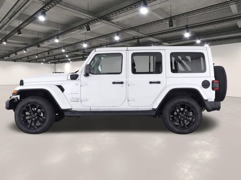 Used 2022 Jeep Wrangler Unlimited Sahara w/ Cold Weather Group AWD/4WD image 6