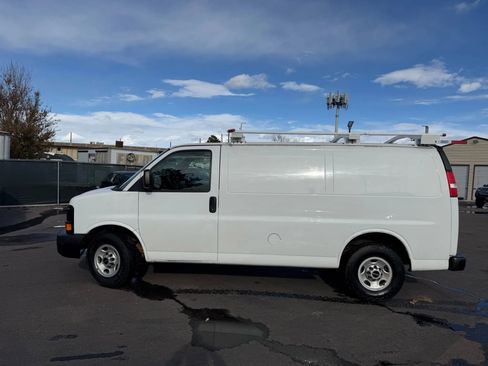 Used 2016 GMC Savana 2500 Van 3D image 3