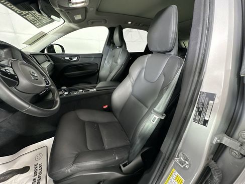 Used 2025 Volvo XC60 B5 Plus image 11