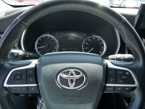 Used 2023 Toyota Highlander XLE AWD/4WD image 25