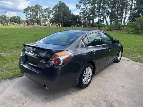 Used 2011 Nissan Altima 2.5 S w/ Special Edition Pkg FWD image 3