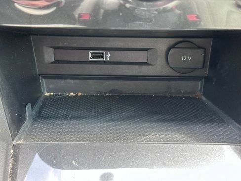 Used 2019 Volkswagen Tiguan S image 33