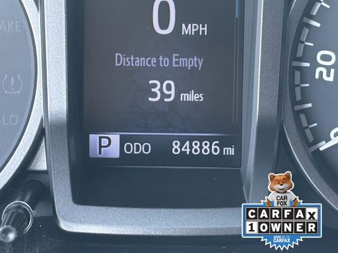 Used 2018 Toyota Tacoma TRD Off-Road w/ Technology Package image 33