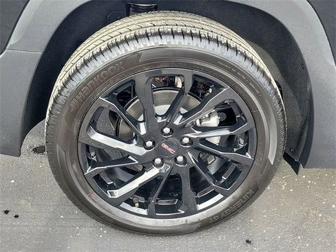 Used 2024 GMC Terrain SLE w/ Elevation Edition image 10