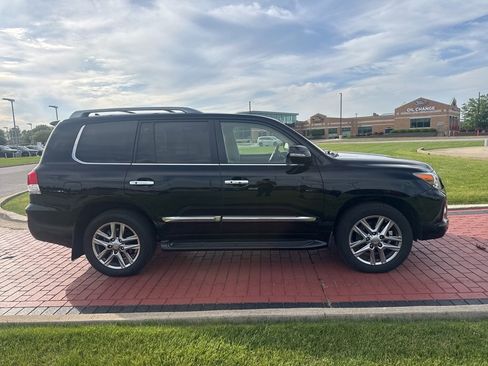 Used 2013 Lexus LX 570 4WD w/ Luxury Pkg image 5
