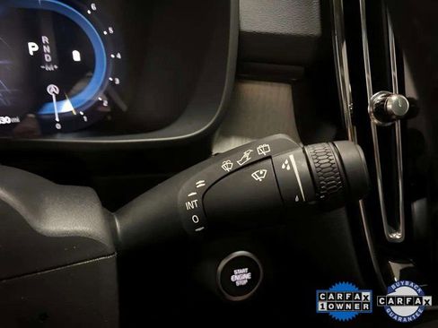 Used 2025 Volvo XC40 B5 Core image 40
