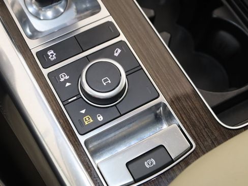 Used 2020 Land Rover Range Rover Sport SE image 28