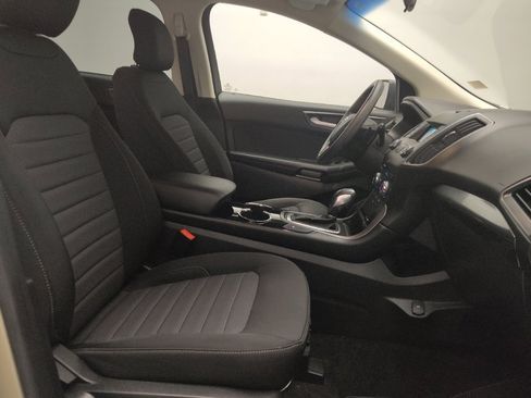 Used 2018 Ford Edge SE image 21