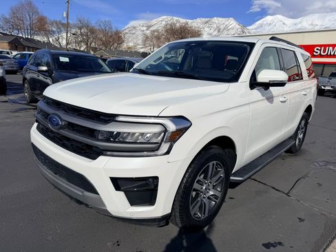 Used 2023 Ford Expedition XLT image 8