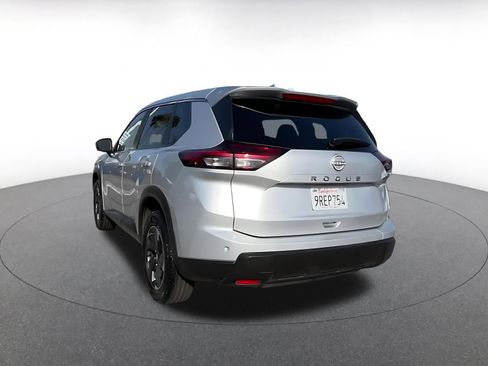 Used 2025 Nissan Rogue SV FWD image 11