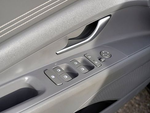 Used 2021 Hyundai Elantra SEL w/ Convenience Package image 22