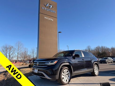 Used 2022 Volkswagen Atlas Cross Sport SE image 1