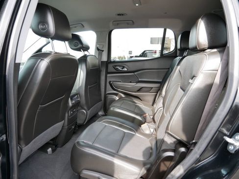 Used 2023 GMC Acadia SLT image 11