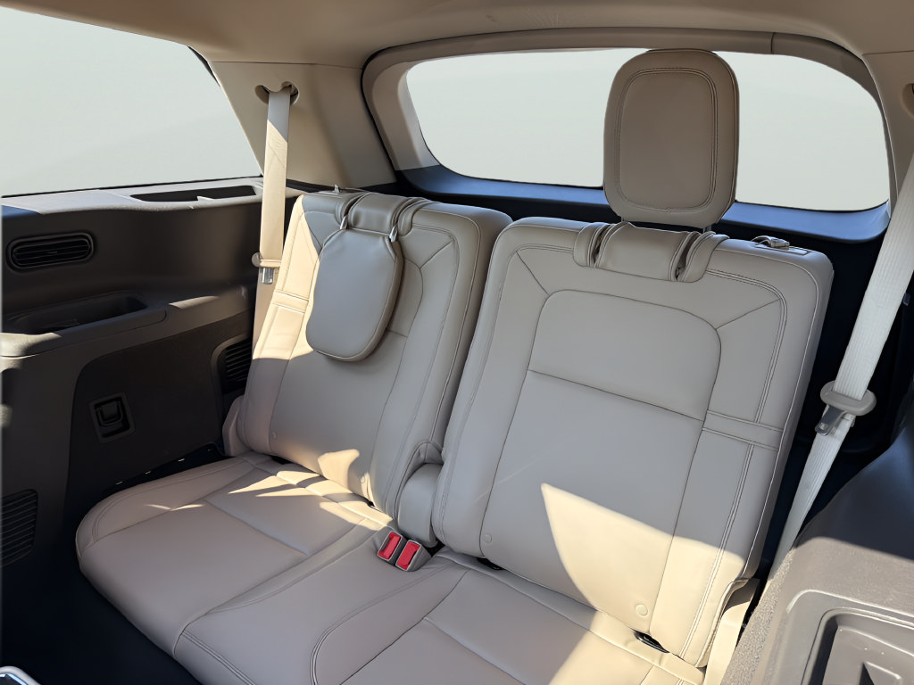 Used 2021 Lincoln Aviator Reserve w/ Equipment Group 201A RWD image 34