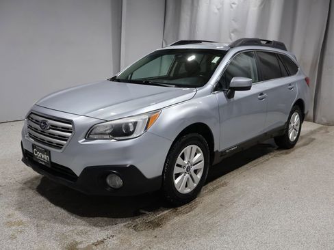Used 2017 Subaru Outback 2.5i Premium image 5