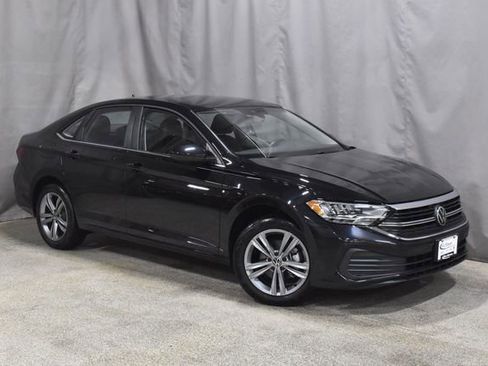 Used 2024 Volkswagen Jetta SE image 4