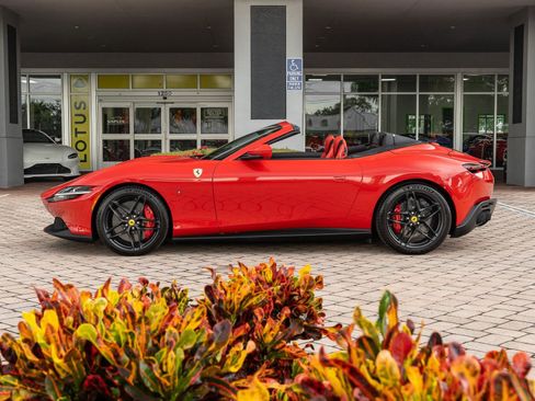 Used 2024 Ferrari Roma Spider image 7