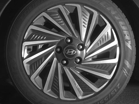 Used 2025 Hyundai Sonata SEL FWD image 12