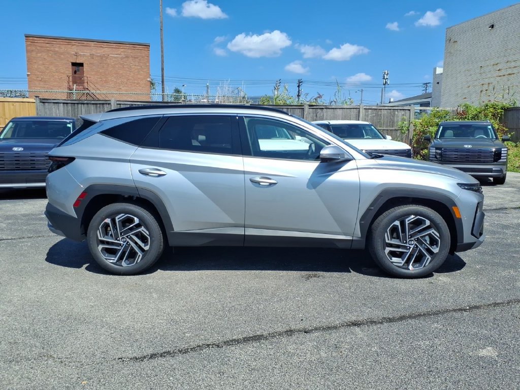New 2026 Hyundai Tucson Limited FWD image 2