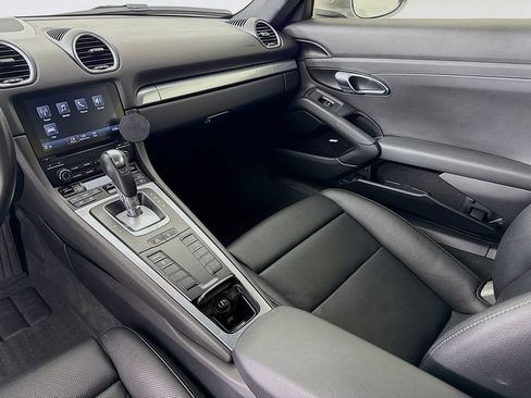 Certified 2018 Porsche 718 Cayman RWD image 22