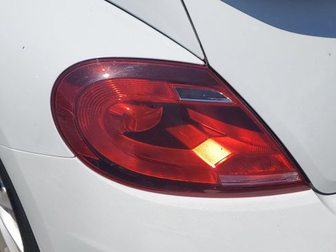 Used 2018 Volkswagen Beetle 2.0T SE image 10