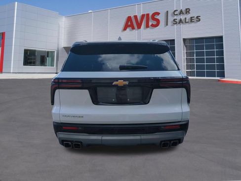 Used 2026 Chevrolet Traverse LT w/ Driver Confidence Package FWD image 6