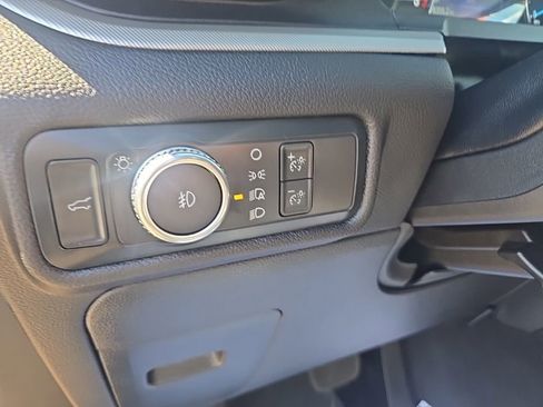 Used 2022 Ford Explorer XLT w/ Equipment Group 202A AWD/4WD image 13