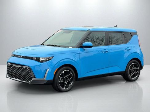 Certified 2025 Kia Soul EX image 2