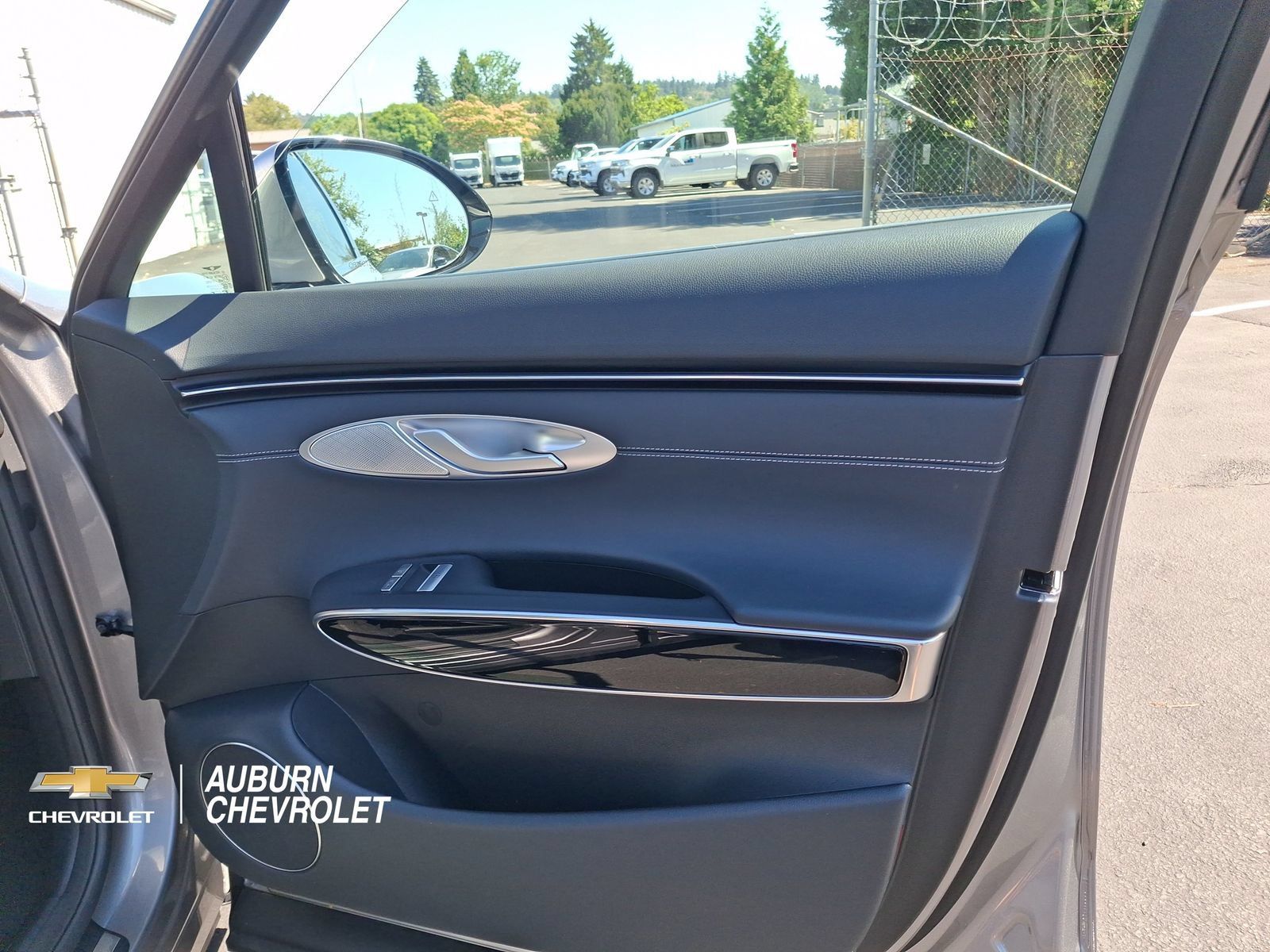 Used 2025 Genesis GV70 2.5T AWD/4WD image 19