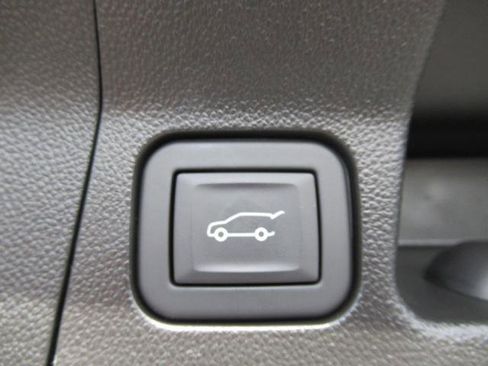Certified 2023 GMC Acadia SLE w/ Driver Convenience Package FWD image 34