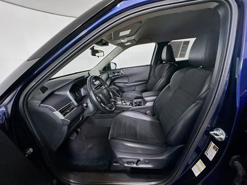 Used 2024 Mitsubishi Outlander SE image 13