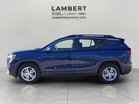 Used 2022 GMC Terrain SLE w/ Driver Convenience Package image 2