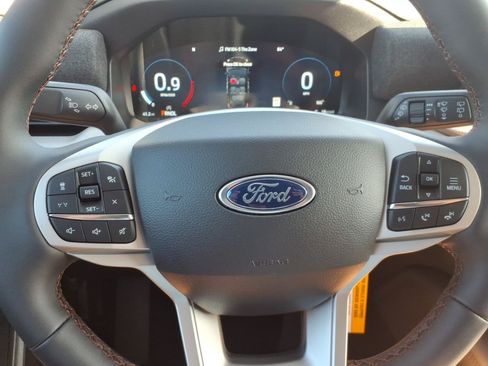 New 2026 Ford Explorer Active RWD image 18