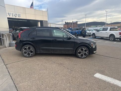 Used 2023 Kia Niro EX Touring image 6