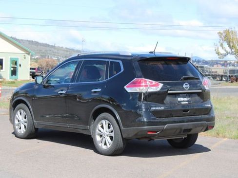 Used 2015 Nissan Rogue SV w/ SV Premium Package image 3