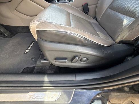 Used 2021 Hyundai Tucson Limited image 17