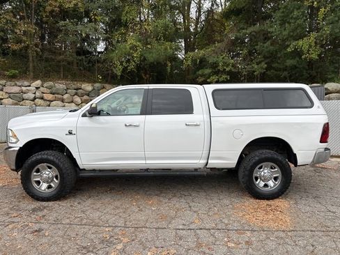 Used 2018 RAM 2500 SLT image 2