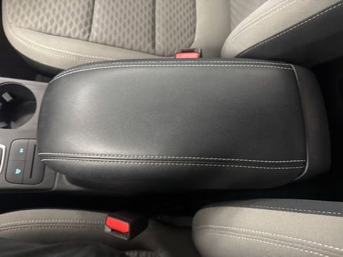 Used 2022 Ford Escape SE image 46