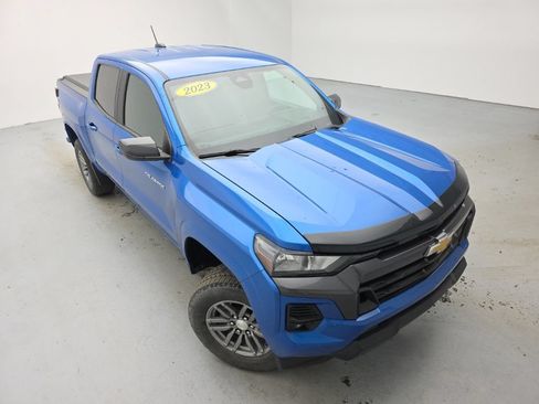 Used 2023 Chevrolet Colorado LT w/ LT Convenience Package II AWD/4WD image 2