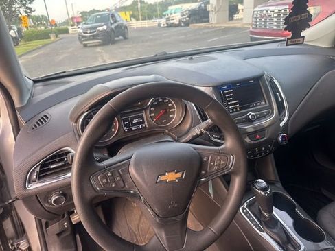 Used 2019 Chevrolet Cruze LT w/ LT Fleet Convenience Package FWD image 7
