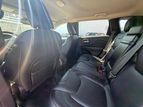 Used 2016 Jeep Cherokee Limited w/ Trailer Tow Group AWD/4WD image 7