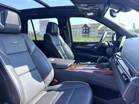 Certified 2024 Cadillac Escalade Premium Luxury w/ Performance Package AWD/4WD image 19