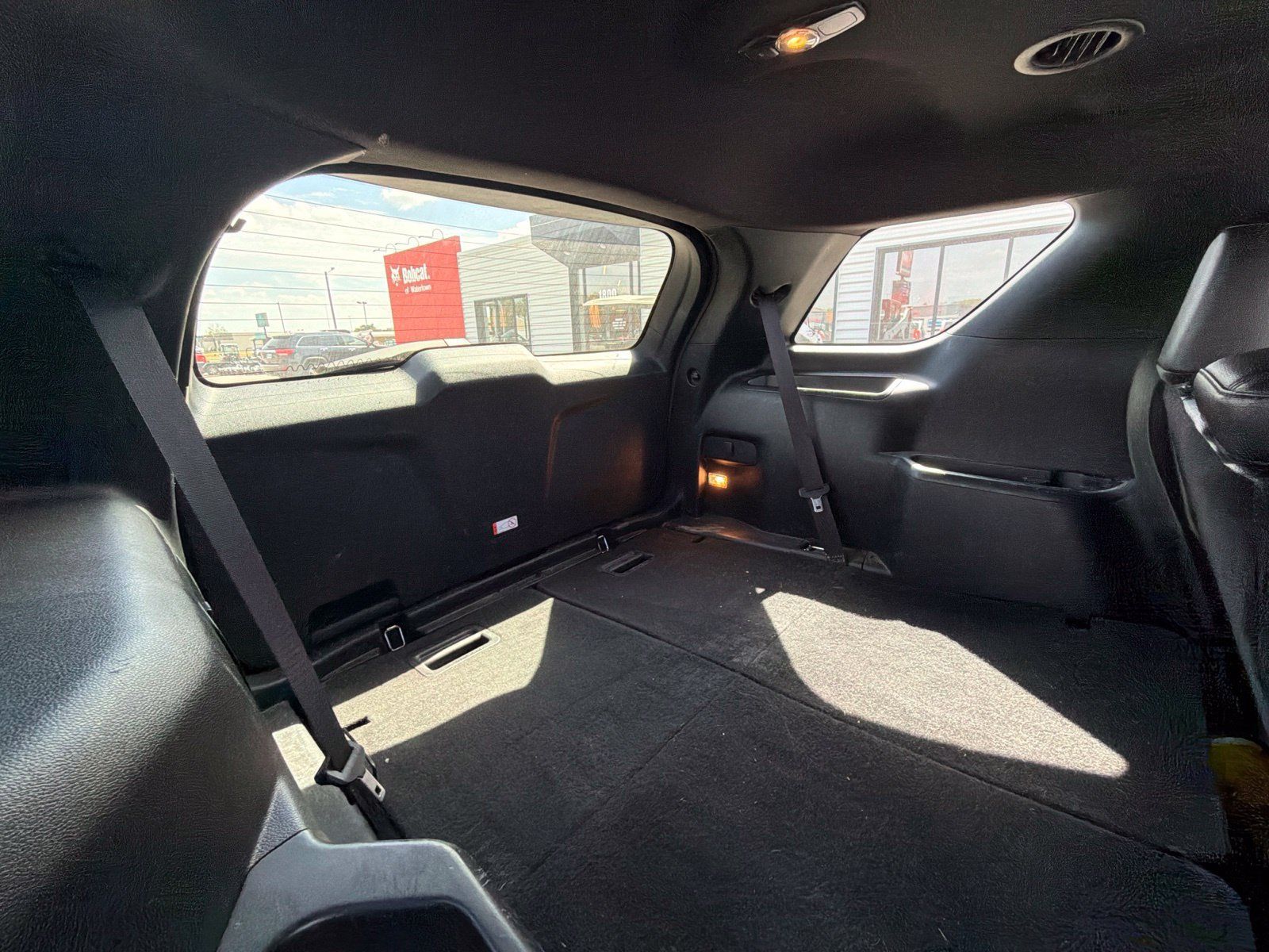 Used 2018 Ford Explorer XLT w/ Equipment Group 202A AWD/4WD image 11