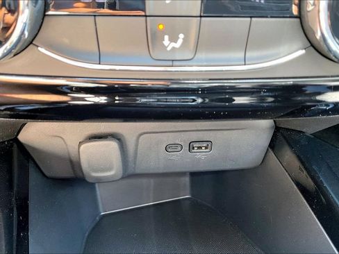 Used 2025 Chevrolet Trax LT FWD image 18