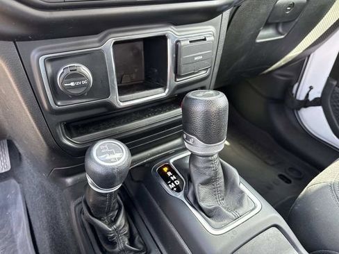 Used 2022 Jeep Wrangler Sport AWD/4WD image 28