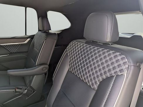 New 2026 GMC Acadia Denali w/ Super Cruise Package image 15