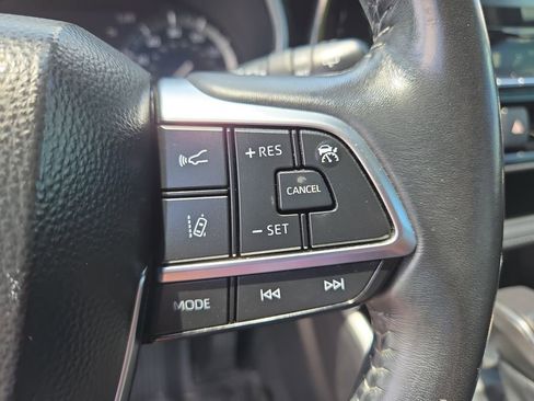 Used 2020 Toyota Highlander XLE AWD/4WD image 20