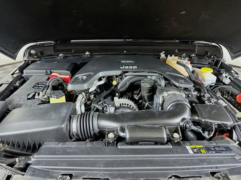 Used 2018 Jeep Wrangler Sport image 28