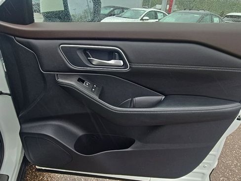 Used 2023 Nissan Rogue Platinum w/ Platinum Premium Package image 30